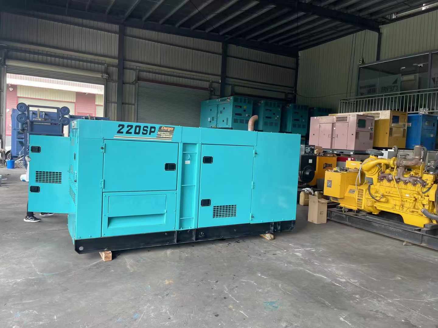 黄平柴油发电机组长期不间断运行时，如何监控其温度和压力？