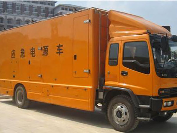 黄平冬季柴油发电机启动前，如何检查燃油系统中的积水？